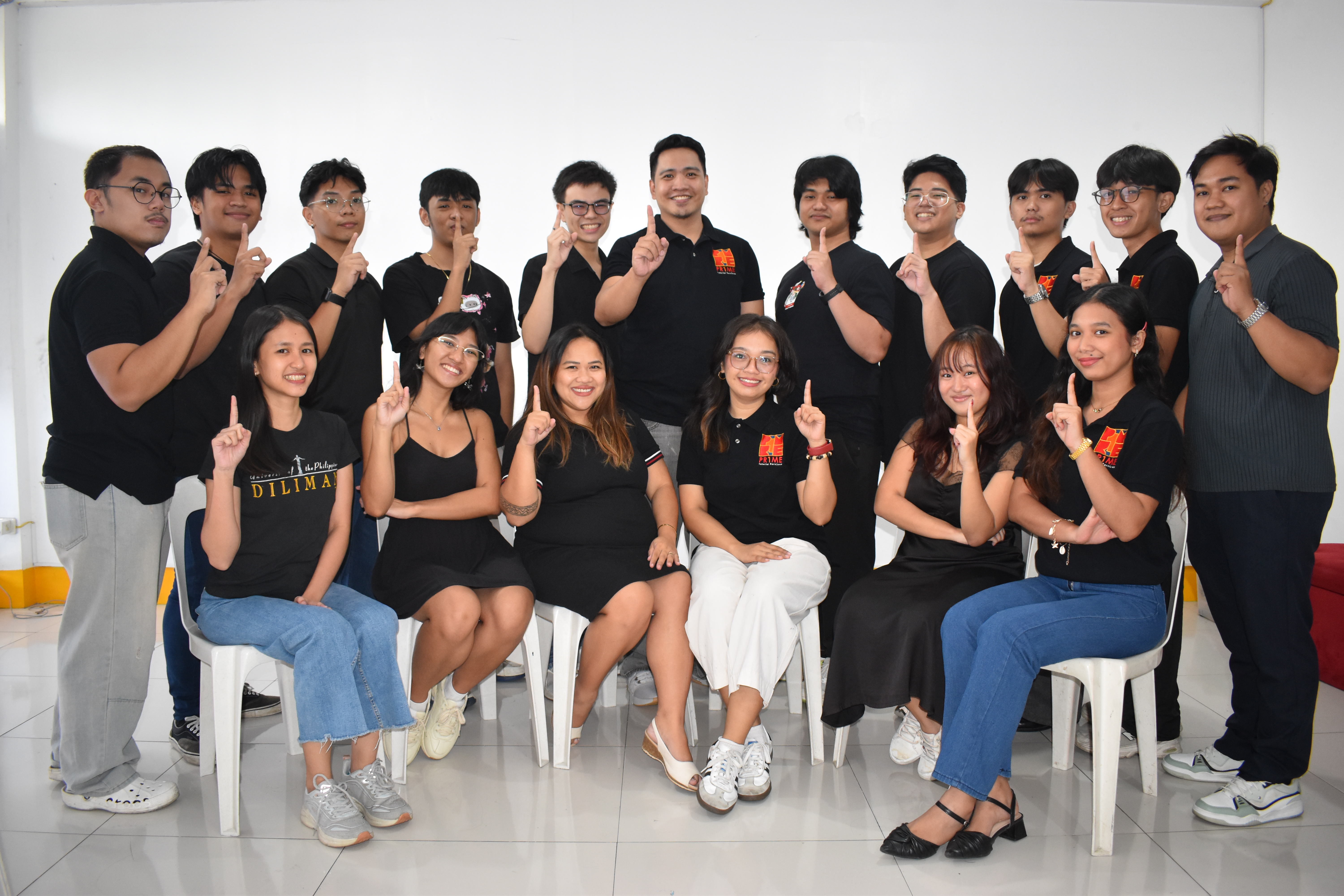 Pr1me tutor team one sign group photo